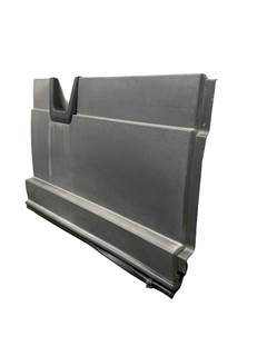 Used Freightliner Cascadia 126 RH Center Fariing