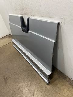 Used Freightliner Cascadia 126 LH Center Fairing