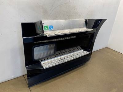 Used Freightliner Cascadia 126 RH Front Step Fairing