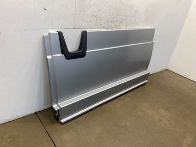 Used Freightliner Cascadia 126 LH Center Fairing