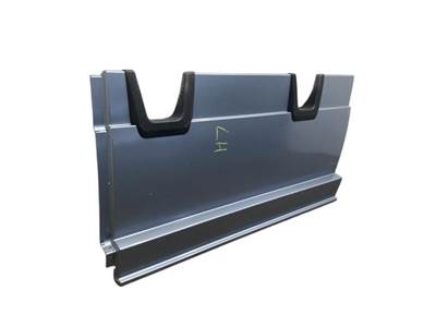 Used Freightliner Cascadia 126 LH Center Fairing