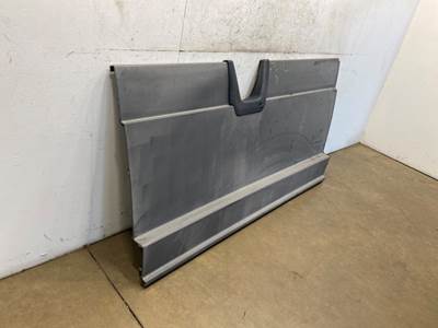 Used Freightliner Cascadia 126 RH Center Fairing