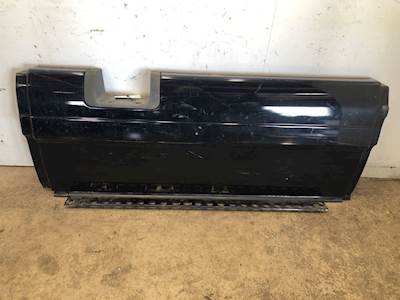 Used Freightliner Cascadia LH Center Fairing