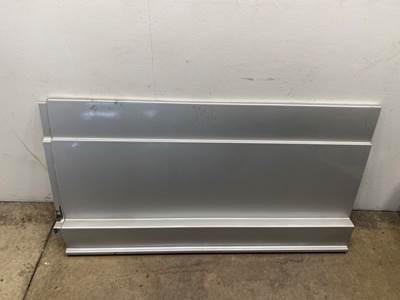 Used Freightliner Cascadia LH Center Fairing