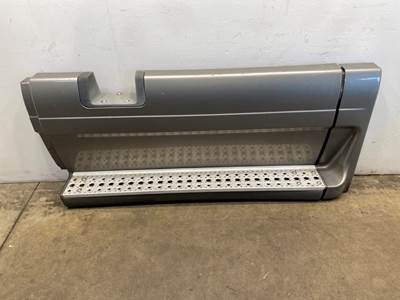 Used Freightliner Cascadia LH Center Fairing