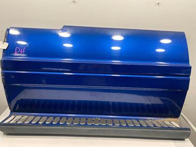 Used Freightliner Columbia RH Center Fairing