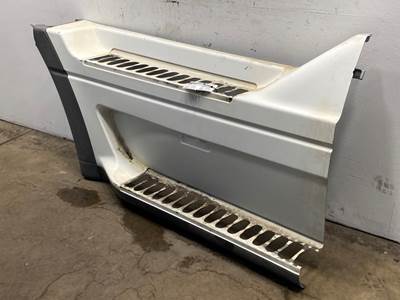 Used Freightliner Columbia RH Rear Step Fairing