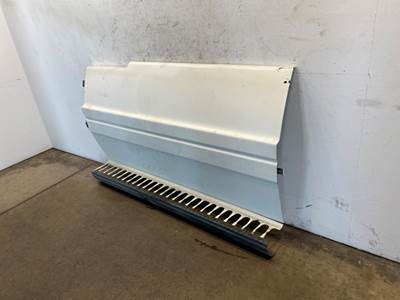 Used Freightliner Columbia RH Center Fairing