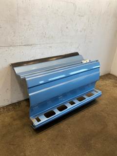 Used International 9200 LH Center Fairing