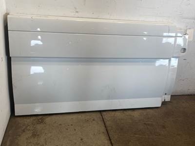 Used Volvo VNL Gen 2 RH Center Fairing