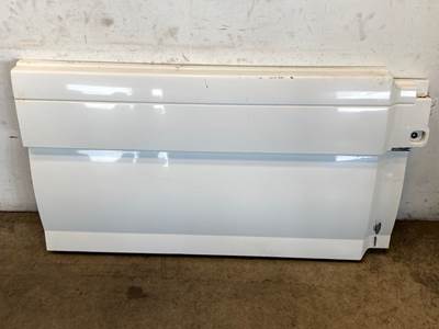 Used Volvo VNL Gen 2 RH Center Fairing