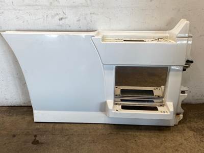 Used Volvo VNL Gen 2 RH Rear Fairing