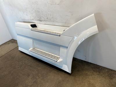 Used Volvo VNL Gen 2 RH Front Fairing