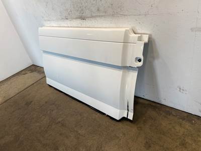 Used Volvo VNL Gen 2 RH Center Fairing