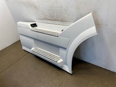 Used Volvo VNL Gen 2 RH Front Fairing
