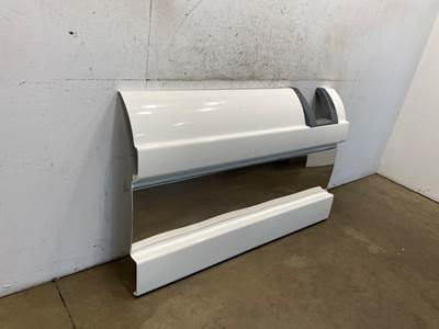 Used Western Star 5700 RH Center Fairing