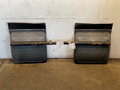 Used Freightliner Cascadia 113 Set, 1/4 Fender