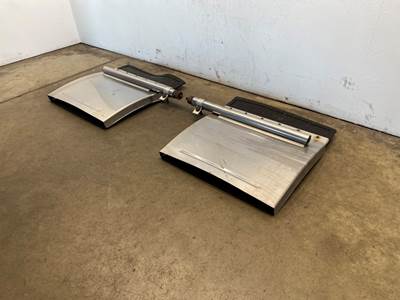 Used Freightliner Cascadia 125 SET, 1/4 Fender