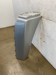 Used Freightliner Cascadia 125 RH Fender Extension