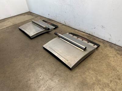 Used Peterbilt 567 SET, 1/4 Fender