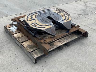 Used Holland FW17 Fifth Wheel Assembly