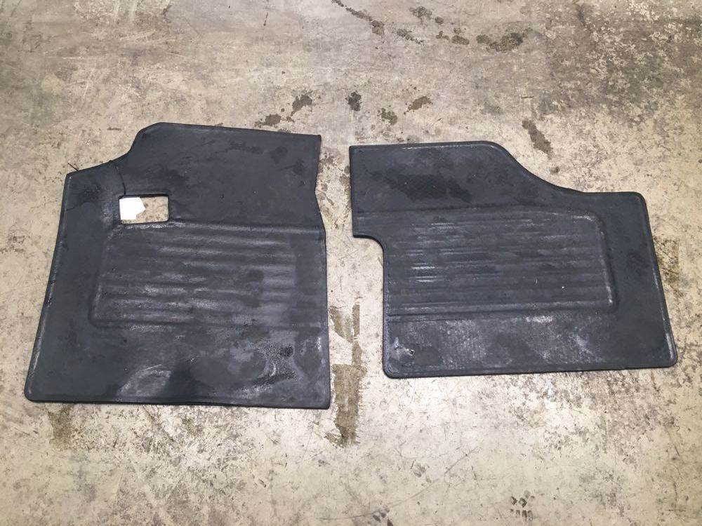 Used Peterbilt 579 Floor Mat Set For Sale Dorr, MI 81810002