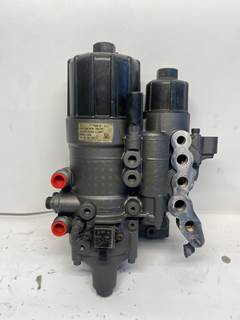 Used Detroit Diesel DD15 Fuel Filter/Coolant Module