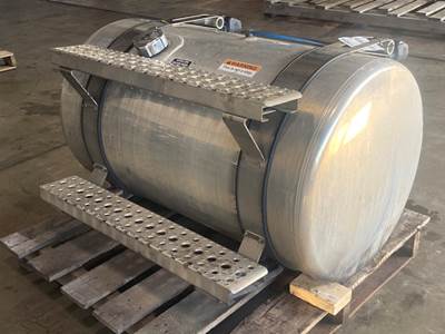 Used Freightliner Cascadia 126 RH Fuel Tank