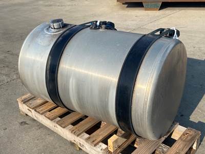 Used Freightliner Cascadia 126 RH Fuel Tank