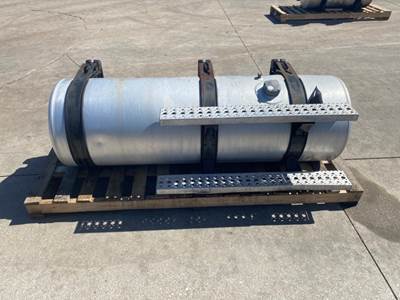 Used Freightliner Cascadia RH Fuel Tank