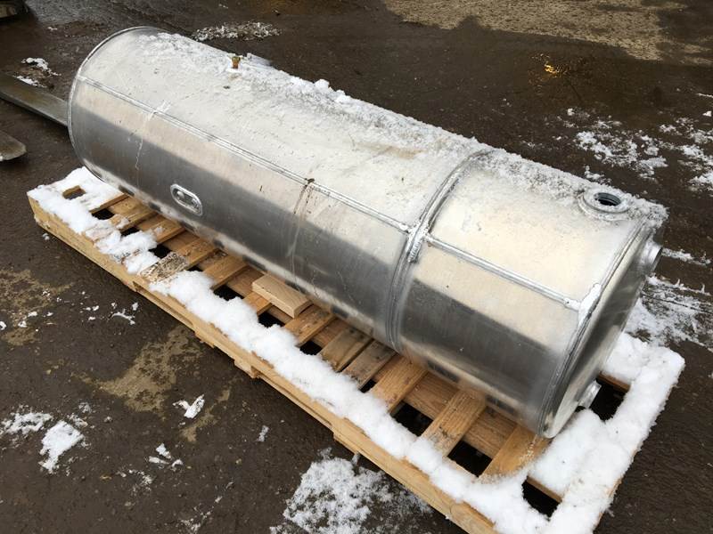 NTO Freightliner RH Fuel/Hydralic Split Tank For Sale Dorr, MI