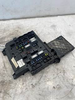 Used Freightliner Cascadia 125 Fuse Panel