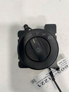 Used Freightliner Cascadia Headlight Switch