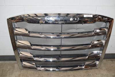 NTO Freightliner Cascadia P4 Chrome Grille w/Bug Screen