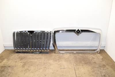 New Aftermarket International WorkStar 7400 Chrome Grille with Bug Screen, Part # GSIN058