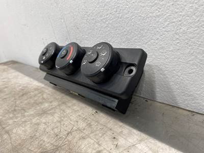 Used Freightliner Cascadia 125 Dash Climate Control