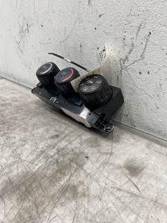 Used Freightliner Cascadia 126 Dash Climate Control