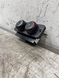 Used Freightliner Cascadia 126 Sleeper Climate Control