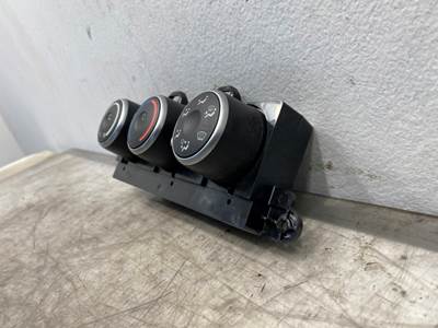 Used Freightliner Cascadia 126 Climate Control