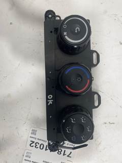 Used Freightliner Cascadia Dash Climate Control