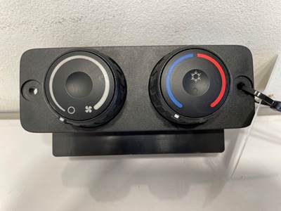 Used Freightliner Cascadia Sleeper Climate Control