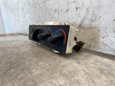 Used Freightliner Columbia Dash Climate Control