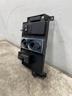 Used International LT625 Sleeper Climate Control