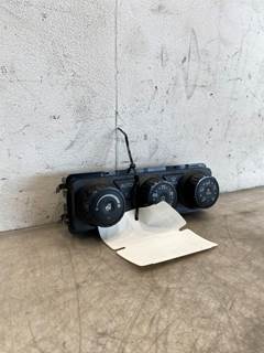 Used Kenworth T680 Dash Climate Control