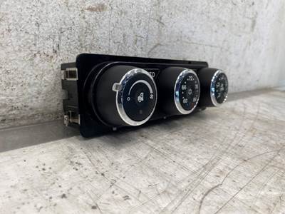 Used Peterbilt 579 Dash Climate Control, Part # Q2160322381