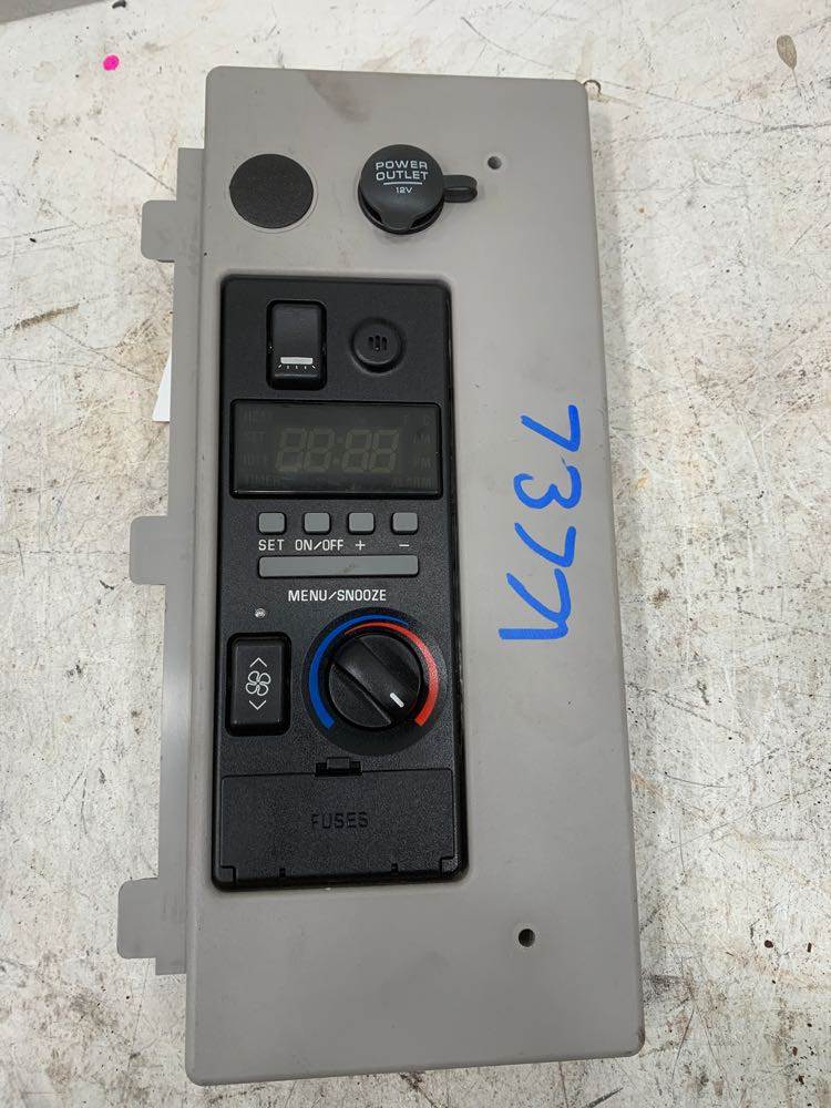 2008 Used Volvo VNL Sleeper Climate Control For Sale | Dorr, MI | 21068202  | MyLittleSalesman.com