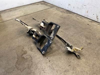 Used Peterbilt 386 Hood Hinge Set