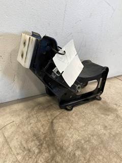 Used Mack Pinnacle RH Hood Rest