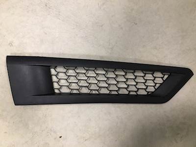 NTO Freightliner Cascadia RH Intake Grille