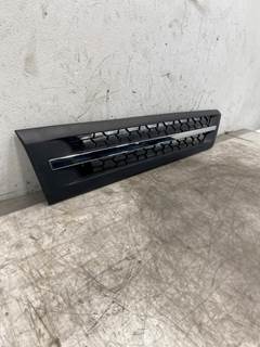 Used Freightliner Cascadia 126 RH Hood Side Vent